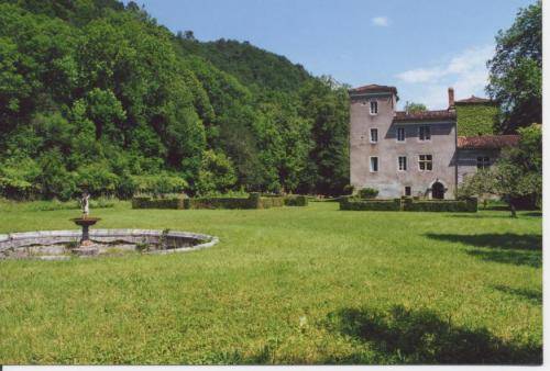 Le Castel De Burlats