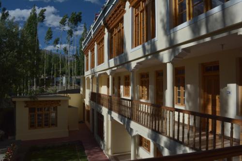 Barath Hotel & Guest House