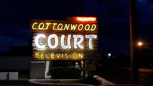Cottonwood Court
