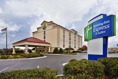 Holiday Inn Express & Suites Wilmington-University Center